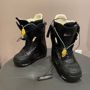 Women’s snowboarding boots - Burton size 7.5